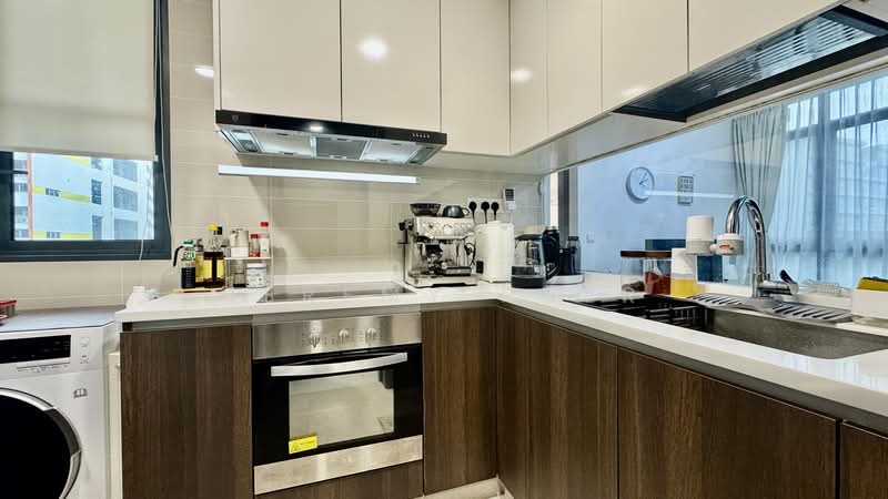 Symphony Suites, 21 Yishun Close, 2 Bedrooms, 689 sqft, Condominium For Rent, by Jeremy Pher, 500209388 - Kitchen - PropertyGuru.com.sg