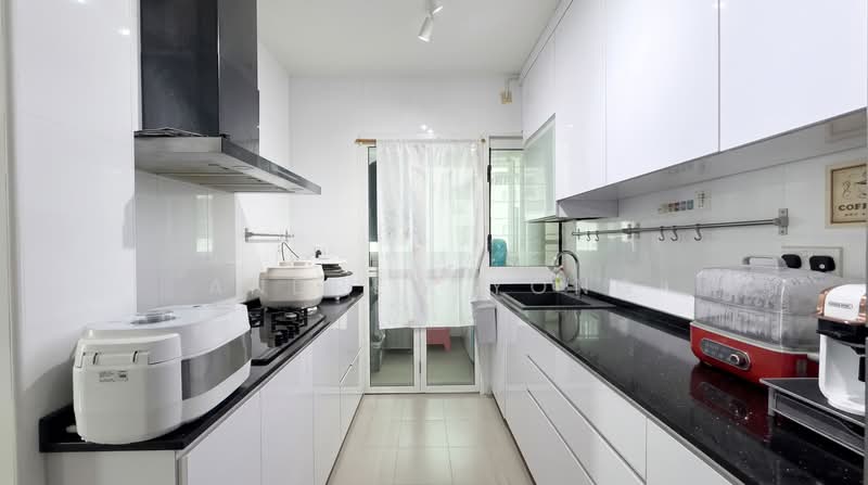 669B Edgefield Plains, 669B Edgefield Plains, 2 Bedrooms, 732 sqft, HDB Flat For Sale, by Andrew Yong, 500209394 - Kitchen - PropertyGuru.com.sg