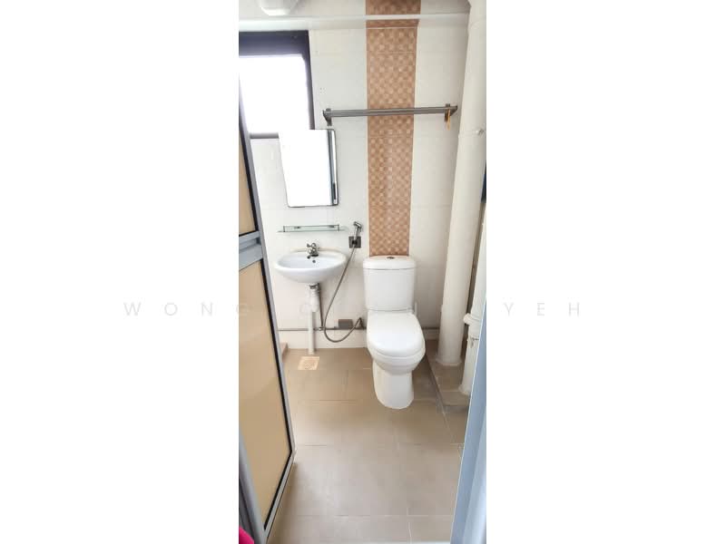 409 Hougang Avenue 10, 409 Hougang Avenue 10, Room Rental, 120 sqft, HDB Flat For Rent, by Wong Chang Yeh, 500209414 - Bathroom - PropertyGuru.com.sg