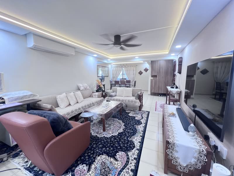 256 Tampines Street 21, 256 Tampines Street 21, 3 Bedrooms, 1,302 sqft, HDB Flat For Sale, by Amalina ., 500209415 - Living Room - PropertyGuru.com.sg