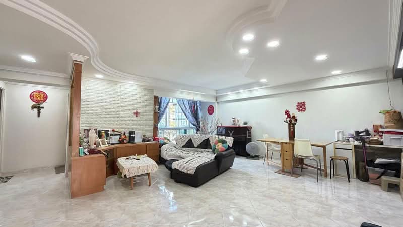 125 Rivervale Street, 125 Rivervale Street, 3 Bedrooms, 1,292 sqft, HDB Flat For Sale, by James Yeo, 500209421 - Living Room - PropertyGuru.com.sg
