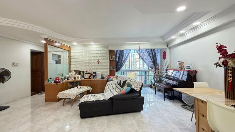 125 Rivervale Street, 125 Rivervale Street, 3 Bedrooms, 1,292 sqft, HDB Flat For Sale, by James Yeo, 500209421 - Living Room - PropertyGuru.com.sg