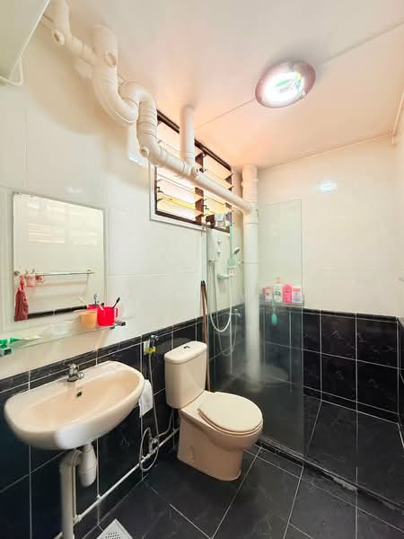 786D Woodlands Drive 60, 786D Woodlands Drive 60, 3 Bedrooms, 1,292 sqft, HDB Flat For Sale, by James Yeo, 500209434 - Bathroom - PropertyGuru.com.sg