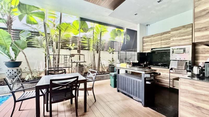 Serangoon Garden Estate, Chartwell, Blanford Drive, Brockhampton, Burghley Drive, Hougang / Punggol / Sengkang, 6 Bedrooms, 4,500 sqft, Semi-Detached House For Rent, by Jeremy Pher, 500209444 - Kitchen - PropertyGuru.com.sg