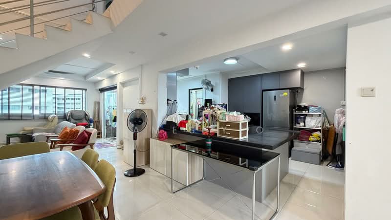 239 Bukit Panjang Ring Road, 239 Bukit Panjang Ring Road, 4 Bedrooms, 1,572 sqft, HDB Flat For Sale, by James Yeo, 500209447 - Living Room - PropertyGuru.com.sg