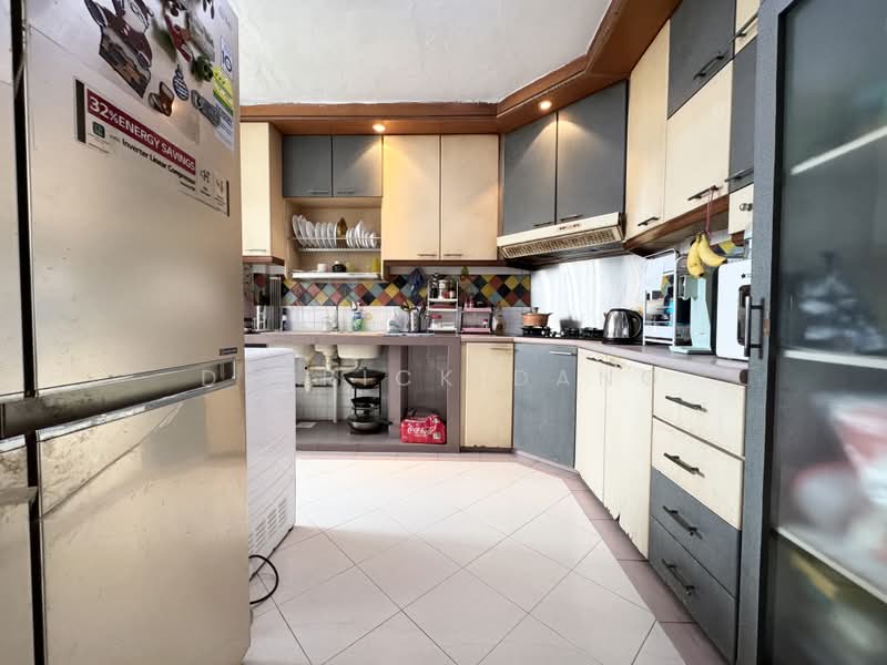 366 Bukit Batok Street 31, 366 Bukit Batok Street 31, 4 Bedrooms, 1,571 sqft, HDB Flat For Sale, by Derrick Dang, 500209456 - Kitchen - PropertyGuru.com.sg