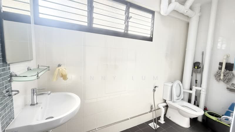 121 Serangoon North Avenue 1, 121 Serangoon North Avenue 1, Room Rental, 150 sqft, HDB Flat For Rent, by Jenny Lum, 500209457 - Bathroom - PropertyGuru.com.sg