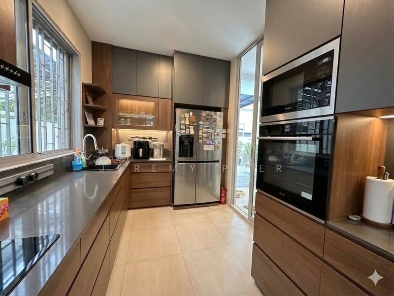 Seleta Hills Estate, Jln Selaseh, Seletar Rd, Yio Chu Kang Rd, Jln Redop, Jln Jarak, 6 Bedrooms, 4,000 sqft, Detached House For Sale, by Jeremy Pher, 500209470 - Kitchen - PropertyGuru.com.sg