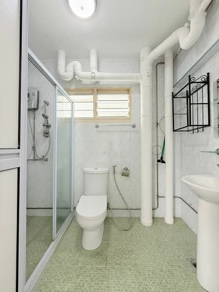 156 Lorong 1 Toa Payoh, 156 Lorong 1 Toa Payoh, 3 Bedrooms, 1,087 sqft, HDB Flat For Sale, by James Yeo, 500209475 - Bathroom - PropertyGuru.com.sg