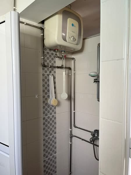 106 Serangoon North Avenue 1, 106 Serangoon North Avenue 1, 2 Bedrooms, 882 sqft, HDB Flat For Rent, by K B Keng, 500209476 - Bathroom - PropertyGuru.com.sg