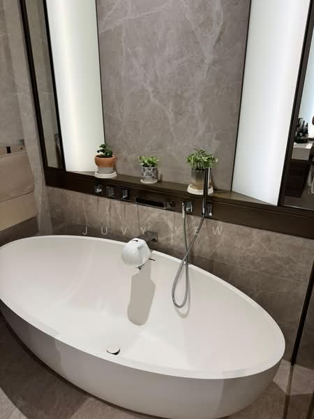 19 Nassim, 19 Nassim Hill, 3 Bedrooms, 1,733 sqft, Condominium For Rent, by Juvy Yew, 500209481 - Bathroom - PropertyGuru.com.sg