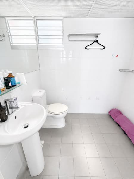 463C Sembawang Drive, 463C Sembawang Drive, 3 Bedrooms, 990 sqft, HDB Flat For Sale, by Garry Tan, 500209496 - Bathroom - PropertyGuru.com.sg