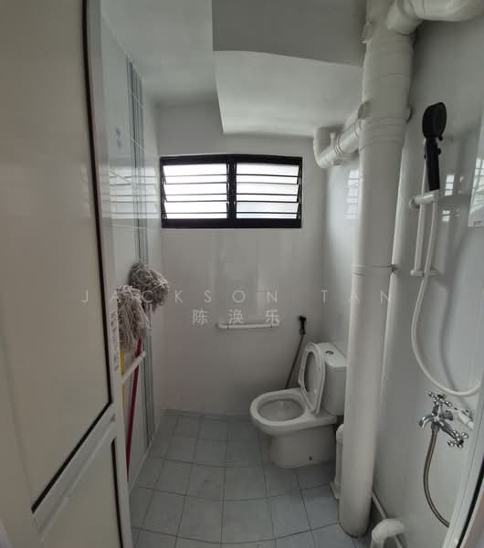 148 Silat Avenue, 148 Silat Avenue, 2 Bedrooms, 721 sqft, HDB Flat For Rent, by Jackson Tan 陈涣乐, 500209509 - Bathroom - PropertyGuru.com.sg