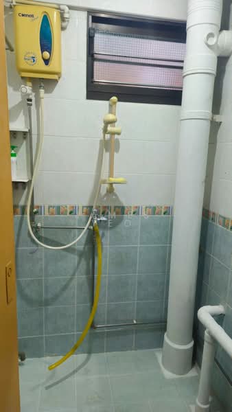 57 Geylang Bahru, 57 Geylang Bahru, 2 Bedrooms, 699 sqft, HDB Flat For Sale, by James Yeo, 500209512 - Bathroom - PropertyGuru.com.sg