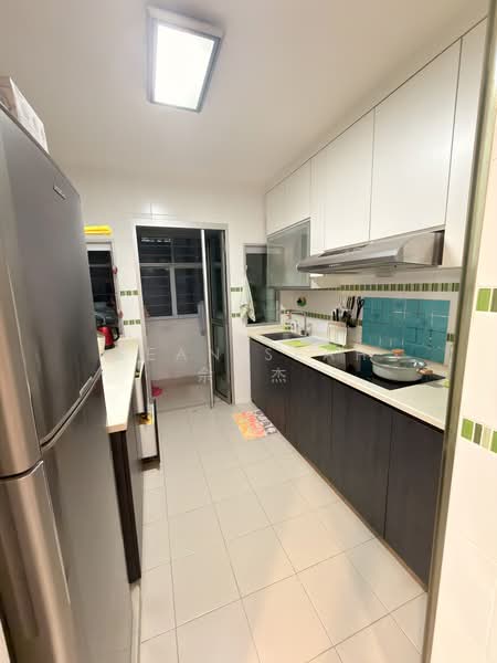 452 Yishun Ring Road, 452 Yishun Ring Road, 3 Bedrooms, 990 sqft, HDB Flat For Sale, by Sean Seah 佘绍杰, 500209524 - Kitchen - PropertyGuru.com.sg