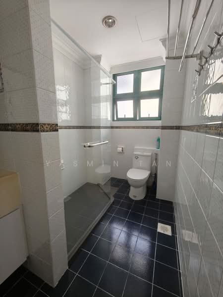 Fernhill Road, Fernhill Road, 6 Bedrooms, 3,200 sqft, Detached House For Rent, by Yasmin Tan, 500209526 - Bathroom - PropertyGuru.com.sg