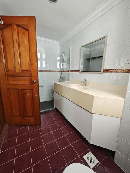 Fernhill Road, Fernhill Road, 6 Bedrooms, 3,200 sqft, Detached House For Rent, by Yasmin Tan, 500209526 - Bathroom - PropertyGuru.com.sg