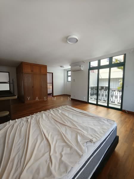 Fernhill Road, Fernhill Road, 6 Bedrooms, 3,200 sqft, Detached House For Rent, by Yasmin Tan, 500209526 - Bedroom - PropertyGuru.com.sg