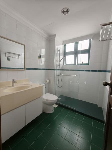 Fernhill Road, Fernhill Road, 6 Bedrooms, 3,200 sqft, Detached House For Rent, by Yasmin Tan, 500209526 - Bathroom - PropertyGuru.com.sg