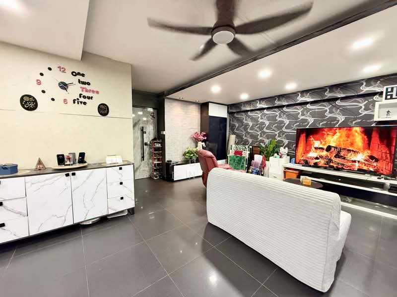 618 Jurong West Street 65, 618 Jurong West Street 65, 3 Bedrooms, 1,184 sqft, HDB Flat For Sale, by Mohamad Fadily Senen, 500209538 - Living Room - PropertyGuru.com.sg