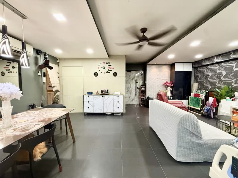 618 Jurong West Street 65, 618 Jurong West Street 65, 3 Bedrooms, 1,184 sqft, HDB Flat For Sale, by Mohamad Fadily Senen, 500209538 - Living Room - PropertyGuru.com.sg