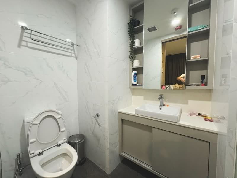 Freehold CBD Residential Shophouse ⭐ Income Generating Serviced Apartment, , 9 Bedrooms, 6,758 sqft, Shophouse For Sale, by Wilbert Lim, 500209540 - Bathroom - PropertyGuru.com.sg