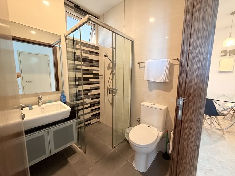 Novena Regency, 275 Thomson Road, 2 Bedrooms, 646 sqft, Apartment For Rent, by Leona Lyn Wong, 500209542 - Bathroom - PropertyGuru.com.sg