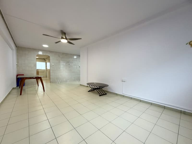 528 Hougang Avenue 6, 528 Hougang Avenue 6, 3 Bedrooms, 1,119 sqft, HDB Flat For Rent, by Wayne Tan, 500209546 - Living Room - PropertyGuru.com.sg