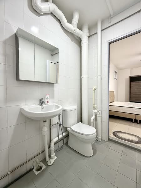 528 Hougang Avenue 6, 528 Hougang Avenue 6, 3 Bedrooms, 1,119 sqft, HDB Flat For Rent, by Wayne Tan, 500209546 - Bathroom - PropertyGuru.com.sg