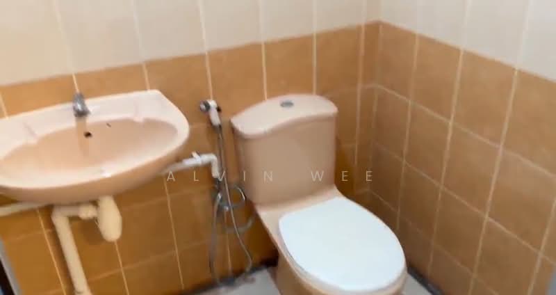 301 Ubi Avenue 1, 301 Ubi Avenue 1, 2 Bedrooms, 700 sqft, HDB Flat For Rent, by Alvin Wee, 500209548 - Bathroom - PropertyGuru.com.sg