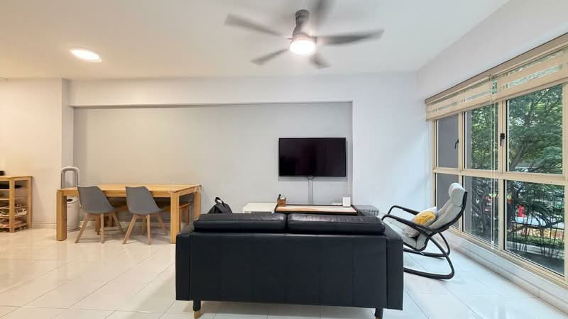 182 Jelebu Road, 182 Jelebu Road, 3 Bedrooms, 1,012 sqft, HDB Flat For Sale, by James Yeo, 500209556 - Living Room - PropertyGuru.com.sg