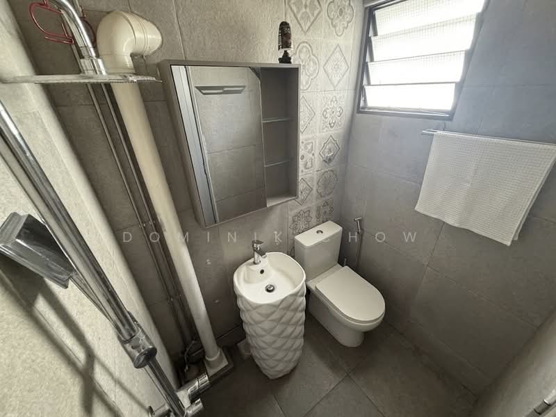 101 Yishun Avenue 5, 101 Yishun Avenue 5, 2 Bedrooms, 732 sqft, HDB Flat For Sale, by Dominik Chow, 500209560 - Bathroom - PropertyGuru.com.sg