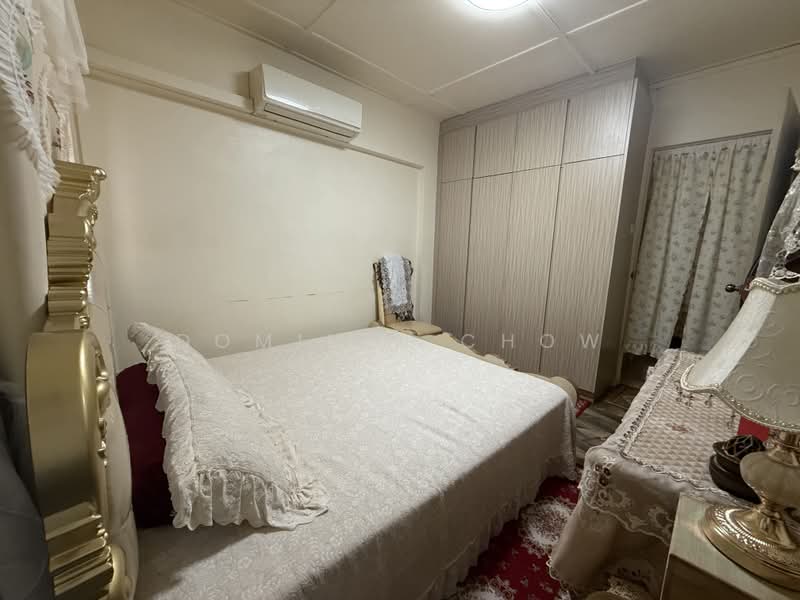 101 Yishun Avenue 5, 101 Yishun Avenue 5, 2 Bedrooms, 732 sqft, HDB Flat For Sale, by Dominik Chow, 500209560 - Bedroom - PropertyGuru.com.sg