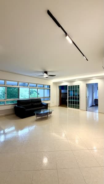 647 Pasir Ris Drive 10, 647 Pasir Ris Drive 10, 3 Bedrooms, 1,560 sqft, HDB Flat For Rent, by Carrie Tan, 500209566 - Living Room - PropertyGuru.com.sg