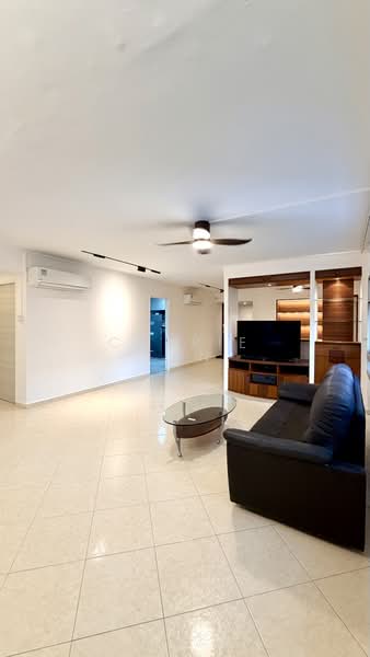 647 Pasir Ris Drive 10, 647 Pasir Ris Drive 10, 3 Bedrooms, 1,560 sqft, HDB Flat For Rent, by Carrie Tan, 500209566 - Living Room - PropertyGuru.com.sg