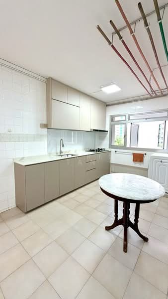 647 Pasir Ris Drive 10, 647 Pasir Ris Drive 10, 3 Bedrooms, 1,560 sqft, HDB Flat For Rent, by Carrie Tan, 500209566 - Kitchen - PropertyGuru.com.sg