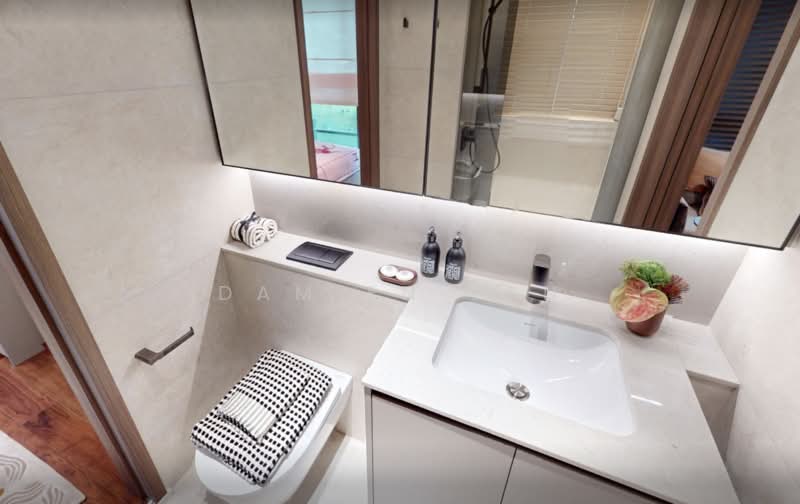 Dunearn House, 764 Dunearn Road, 4 Bedrooms, 1,378 sqft, Condominium For Sale, by Damien Tan, 500209577 - Bathroom - PropertyGuru.com.sg