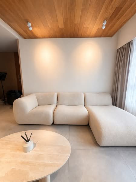 20B Lorong 3 Geylang, 20B Lorong 3 Geylang, 2 Bedrooms, 1,001 sqft, HDB Flat For Rent, by Celia Chong 张瑂籣, 500209586 - Living Room - PropertyGuru.com.sg