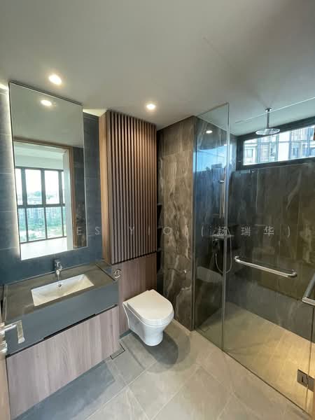 Midwood, 8 Hillview Rise, 3 Bedrooms, 904 sqft, Condominium For Sale, by James Yio (杨瑞华), 500209587 - Bathroom - PropertyGuru.com.sg
