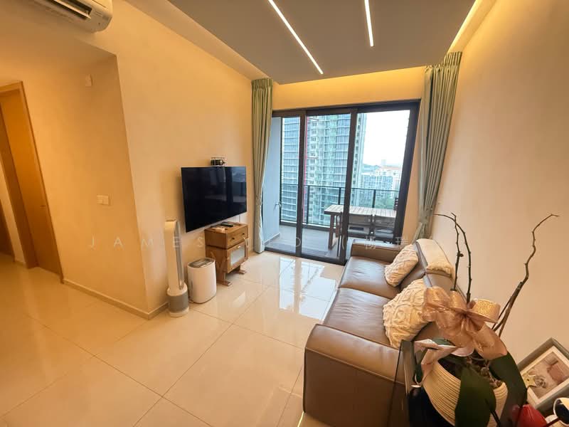 Midwood, 8 Hillview Rise, 3 Bedrooms, 904 sqft, Condominium For Sale, by James Yio (杨瑞华), 500209587 - Living Room - PropertyGuru.com.sg