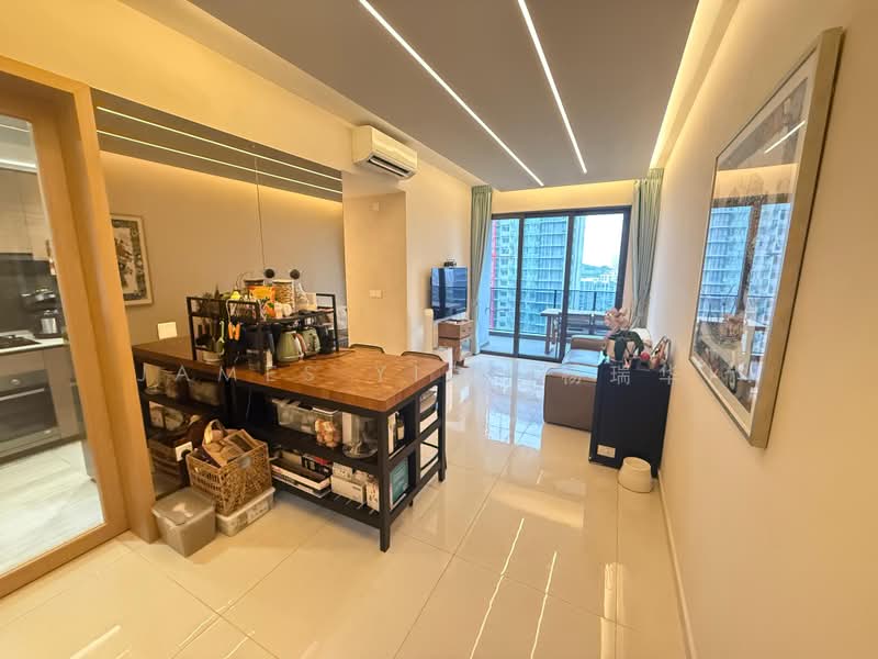 Midwood, 8 Hillview Rise, 3 Bedrooms, 904 sqft, Condominium For Sale, by James Yio (杨瑞华), 500209587 - Living Room - PropertyGuru.com.sg