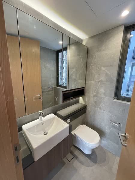 Midwood, 8 Hillview Rise, 3 Bedrooms, 904 sqft, Condominium For Sale, by James Yio (杨瑞华), 500209587 - Bathroom - PropertyGuru.com.sg