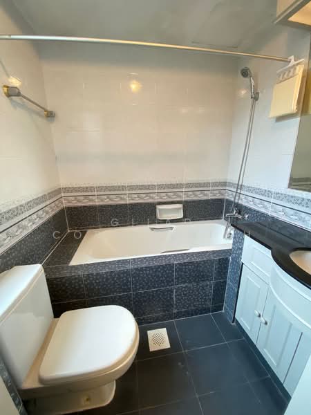 Royal Palm Mansions, 330 Pasir Panjang Road, 3 Bedrooms, 1,238 sqft, Condominium For Rent, by Gilad Coppersmith, 500209591 - Bathroom - PropertyGuru.com.sg