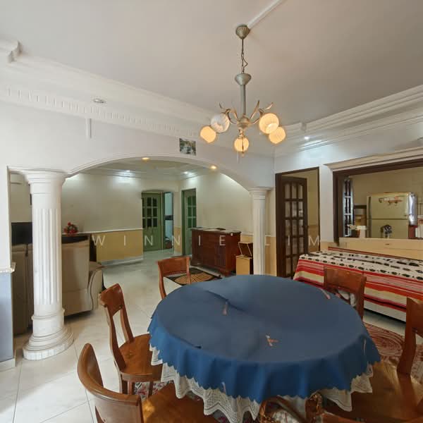 318 Tampines Street 33, 318 Tampines Street 33, 3 Bedrooms, 1,399 sqft, HDB Flat For Sale, by Winnie Lim, 500209617 - Dining Room - PropertyGuru.com.sg
