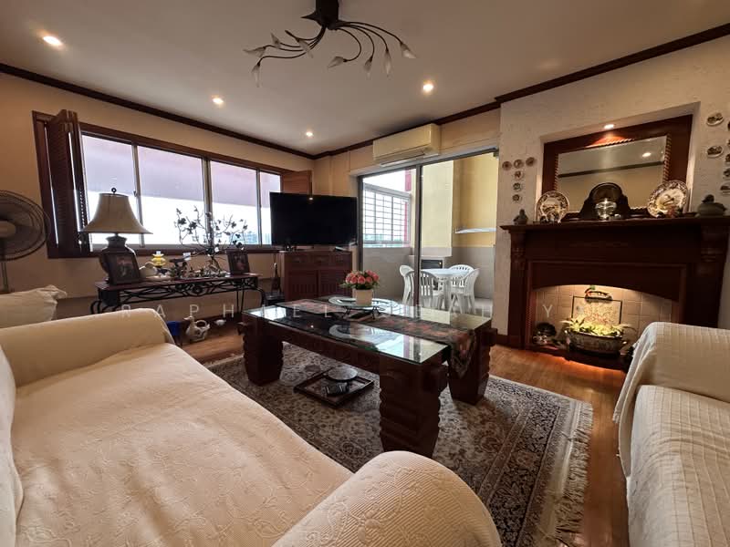 221 Hougang Street 21, 221 Hougang Street 21, 3 Bedrooms, 1,593 sqft, HDB Flat For Sale, by Raphael Seah YX, 500209625 - Living Room - PropertyGuru.com.sg