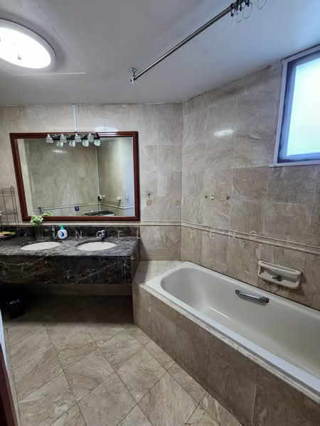 Parc Oasis, 41 Jurong East Avenue 1, 2 Bedrooms, 1,076 sqft, Condominium For Sale, by Angela Peng, 500209633 - Bathroom - PropertyGuru.com.sg