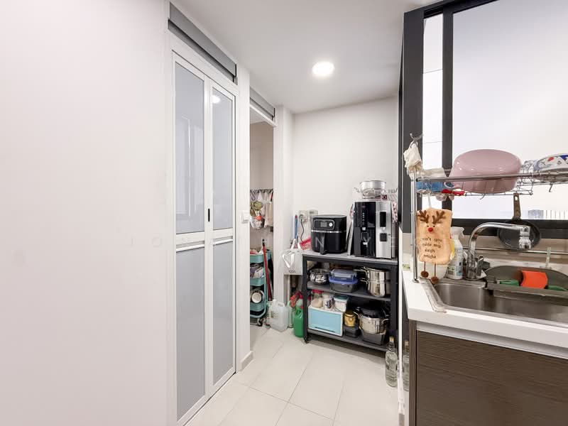 Twin Fountains, 19A Woodlands Avenue 6, 3 Bedrooms, 1,195 sqft, Executive Condominium For Sale, by Jonathan Yeo, 500209653 - Kitchen - PropertyGuru.com.sg