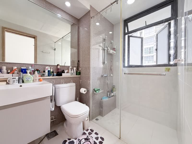 Twin Fountains, 19A Woodlands Avenue 6, 3 Bedrooms, 1,195 sqft, Executive Condominium For Sale, by Jonathan Yeo, 500209653 - Bathroom - PropertyGuru.com.sg
