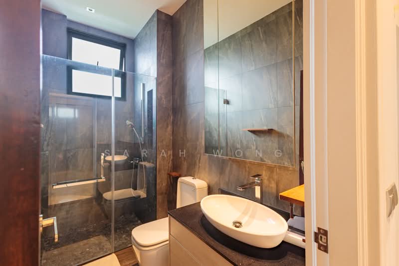 Seletar Hills Estate, Seletar Hills Drive, 5 Bedrooms, 4,600 sqft, Semi-Detached House For Sale, by Sarah Wong, 500209654 - Bathroom - PropertyGuru.com.sg