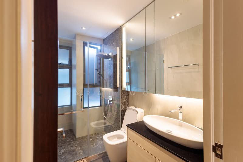 Seletar Hills Estate, Seletar Hills Drive, 5 Bedrooms, 4,600 sqft, Semi-Detached House For Sale, by Sarah Wong, 500209654 - Bathroom - PropertyGuru.com.sg